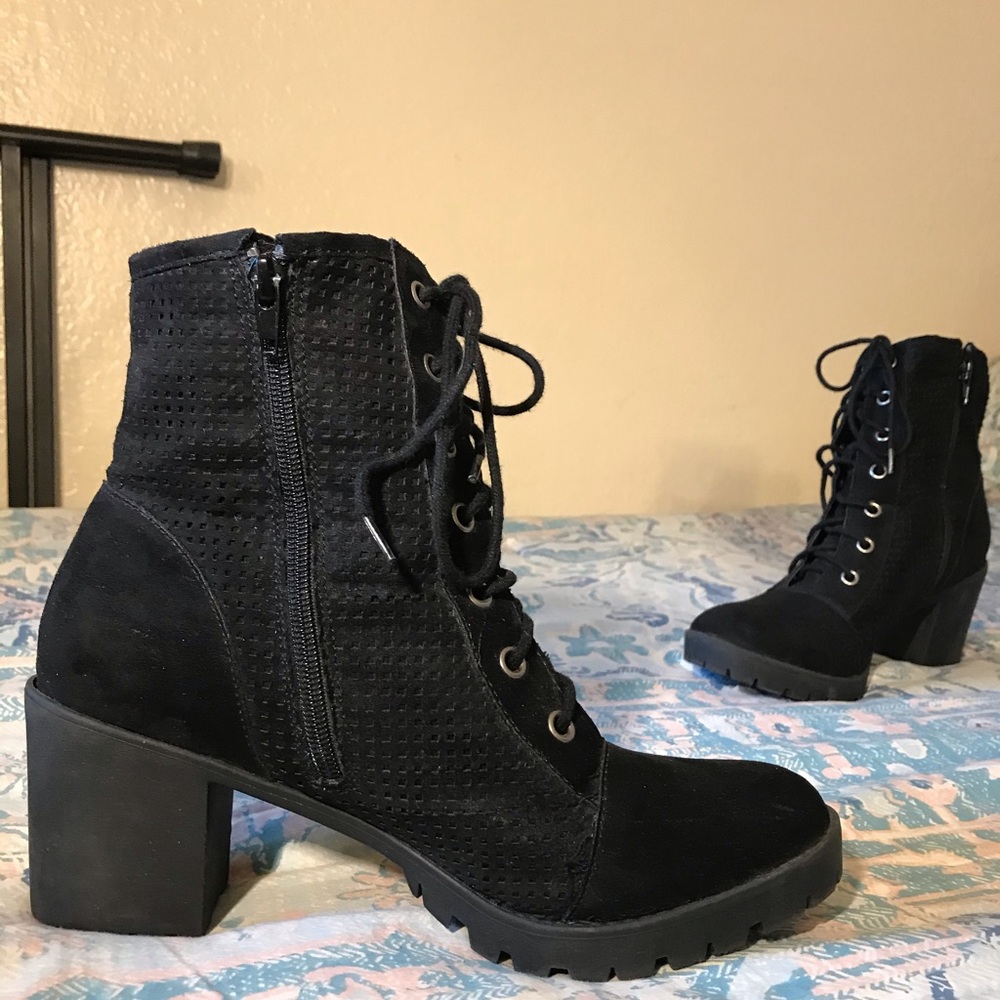 Black lace up boots with wide heel